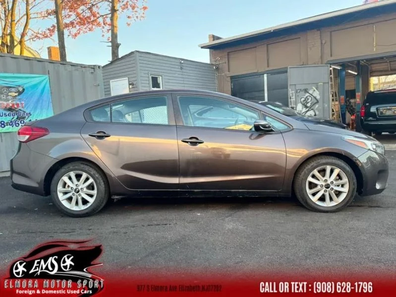2017 Kia Forte - Image 6 of 12