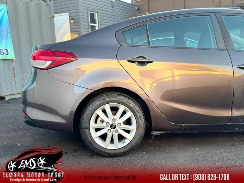 2017 Kia Forte - Image 8 of 12