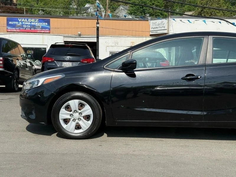 2017 Kia Forte - Image 4 of 12