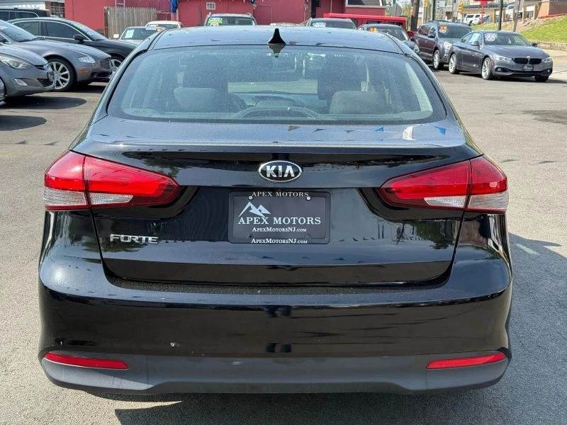 2017 Kia Forte - Image 6 of 12