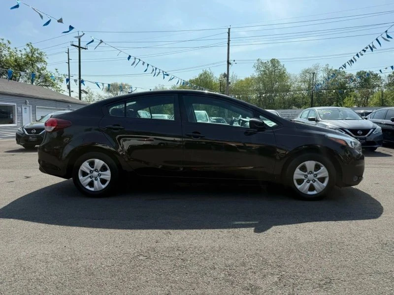 2017 Kia Forte - Image 11 of 12