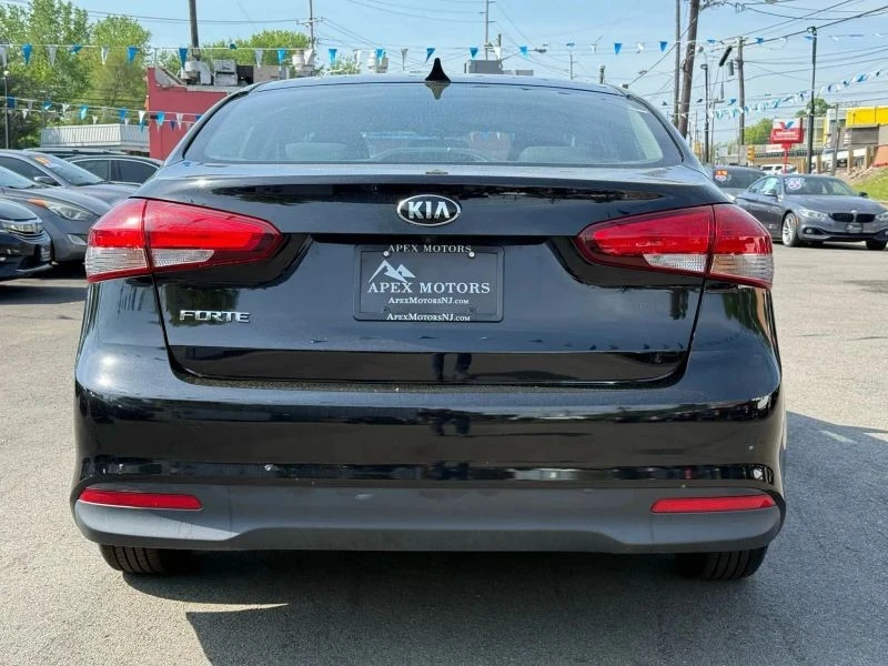 2017 Kia Forte - Image 5 of 12