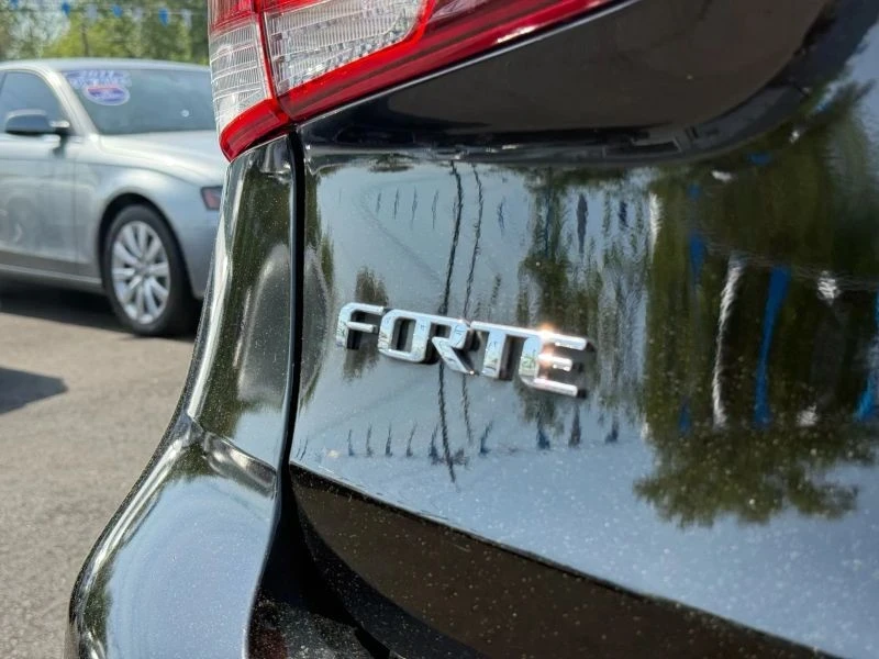 2017 Kia Forte - Image 7 of 12