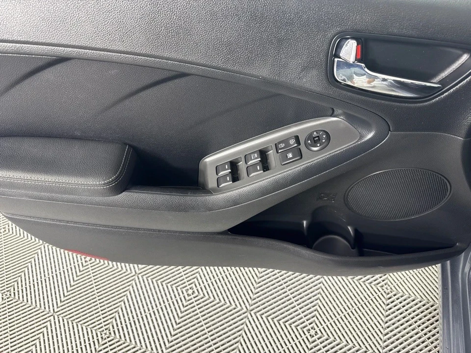 2017 Kia Forte - Image 10 of 12