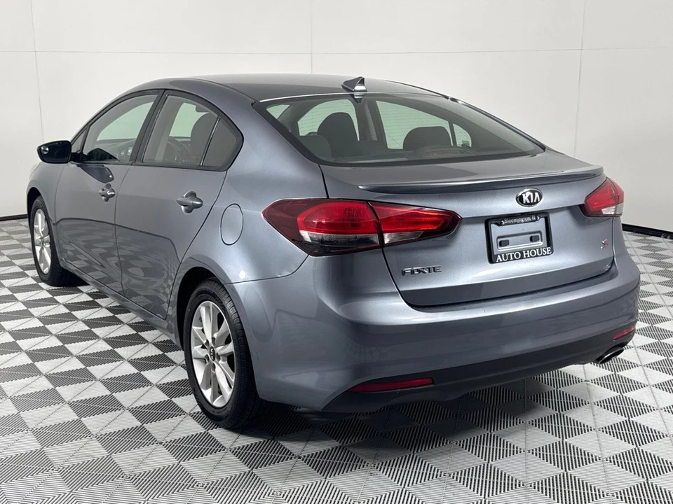 2017 Kia Forte - Image 6 of 12
