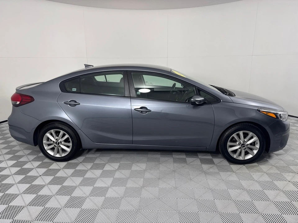 2017 Kia Forte - Image 4 of 12