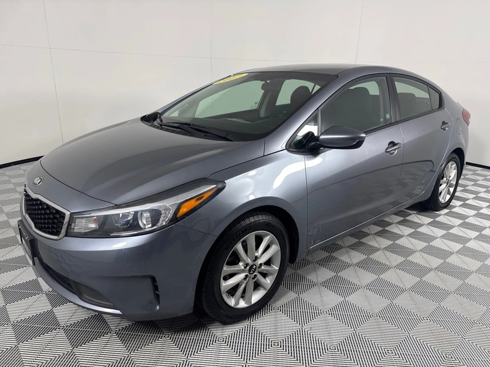2017 Kia Forte - Image 8 of 12