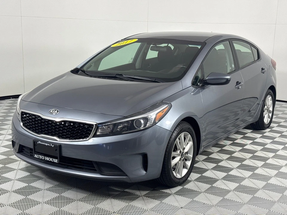 2017 Kia Forte - Image 9 of 12