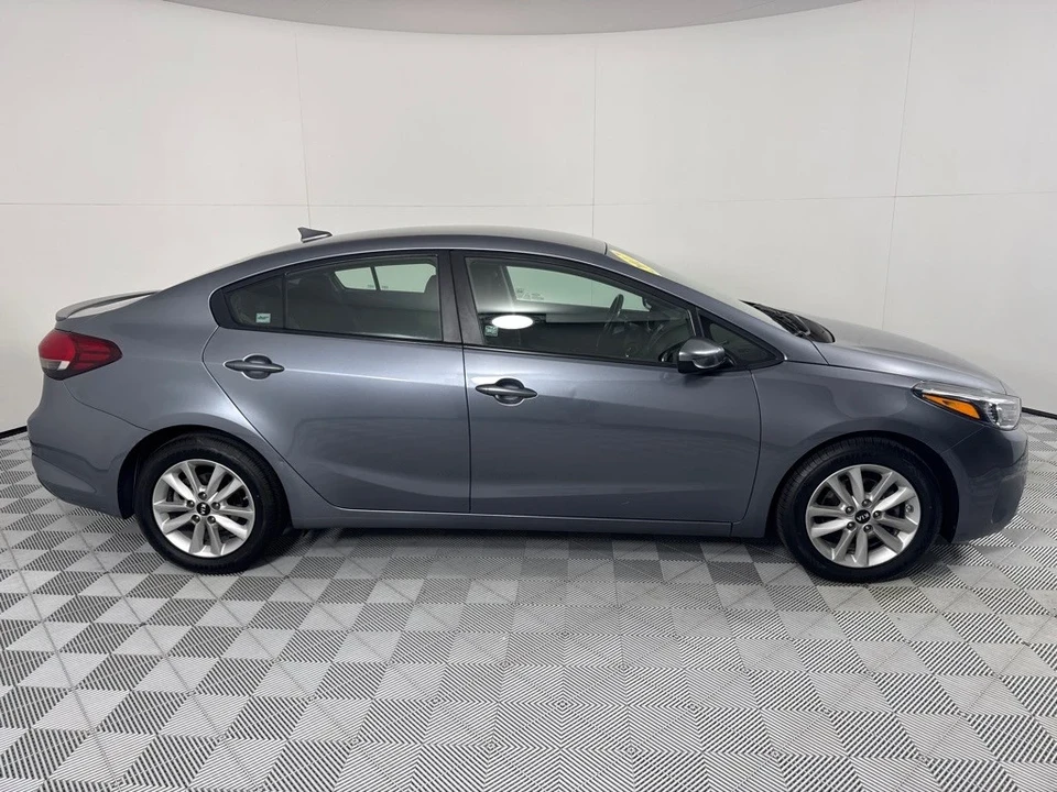 2017 Kia Forte - Image 4 of 12