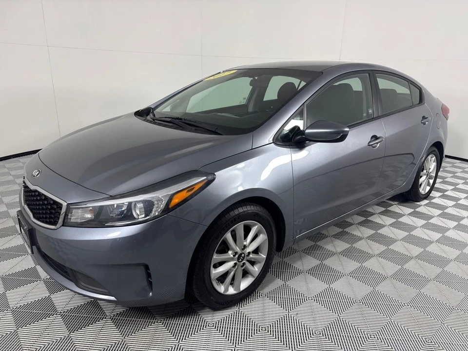 2017 Kia Forte - Image 8 of 12