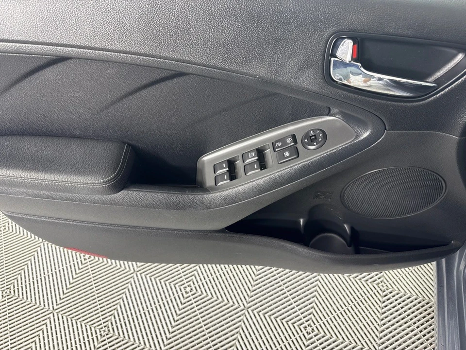 2017 Kia Forte - Image 11 of 12