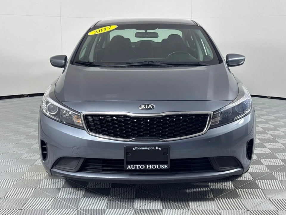 2017 Kia Forte - Image 10 of 12