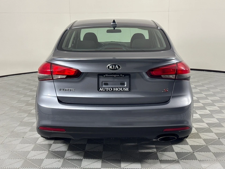 2017 Kia Forte - Image 5 of 12