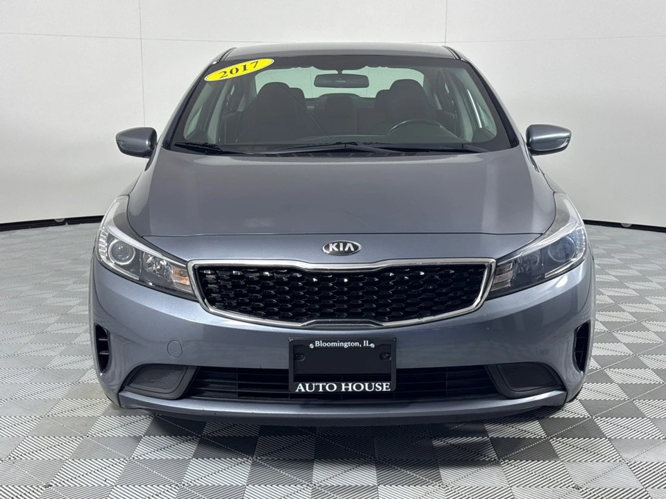 2017 Kia Forte - Image 10 of 12