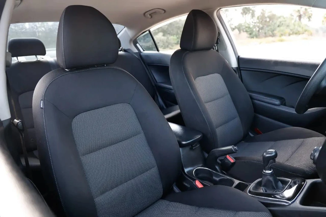 2017 Kia Forte - Image 16 of 21