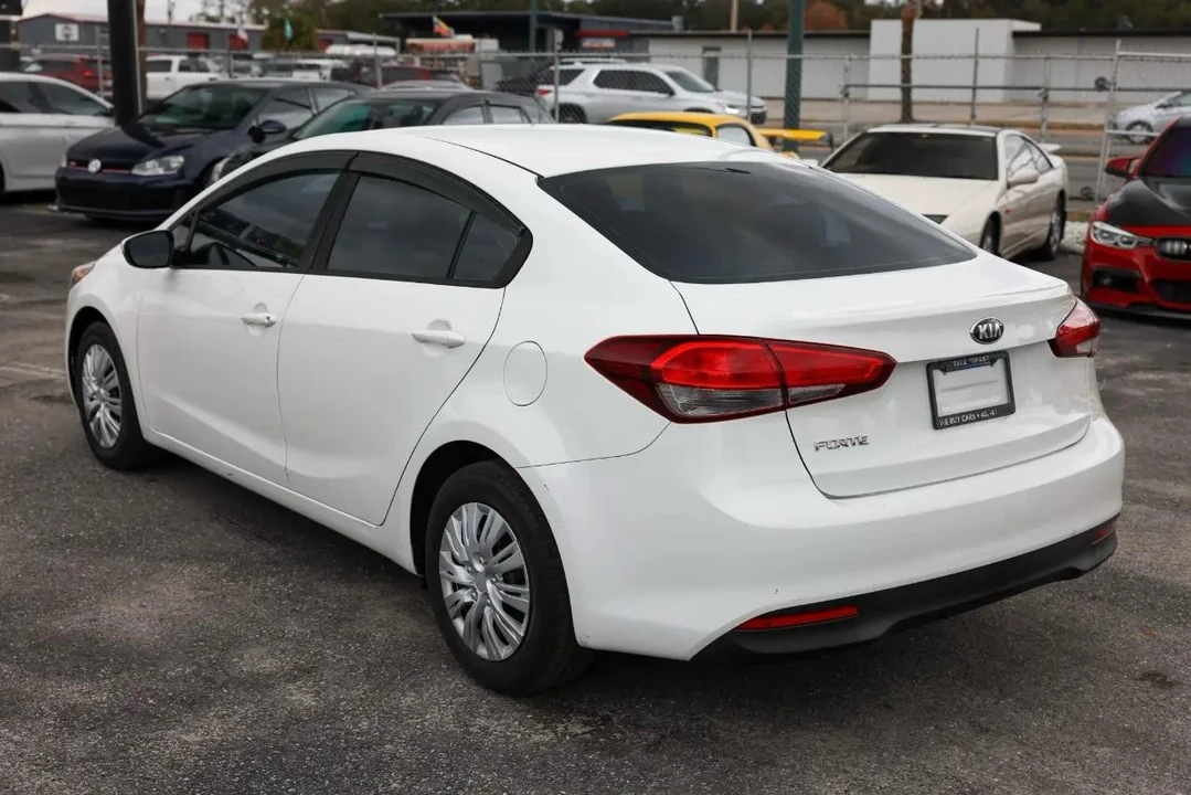 2017 Kia Forte - Image 5 of 21