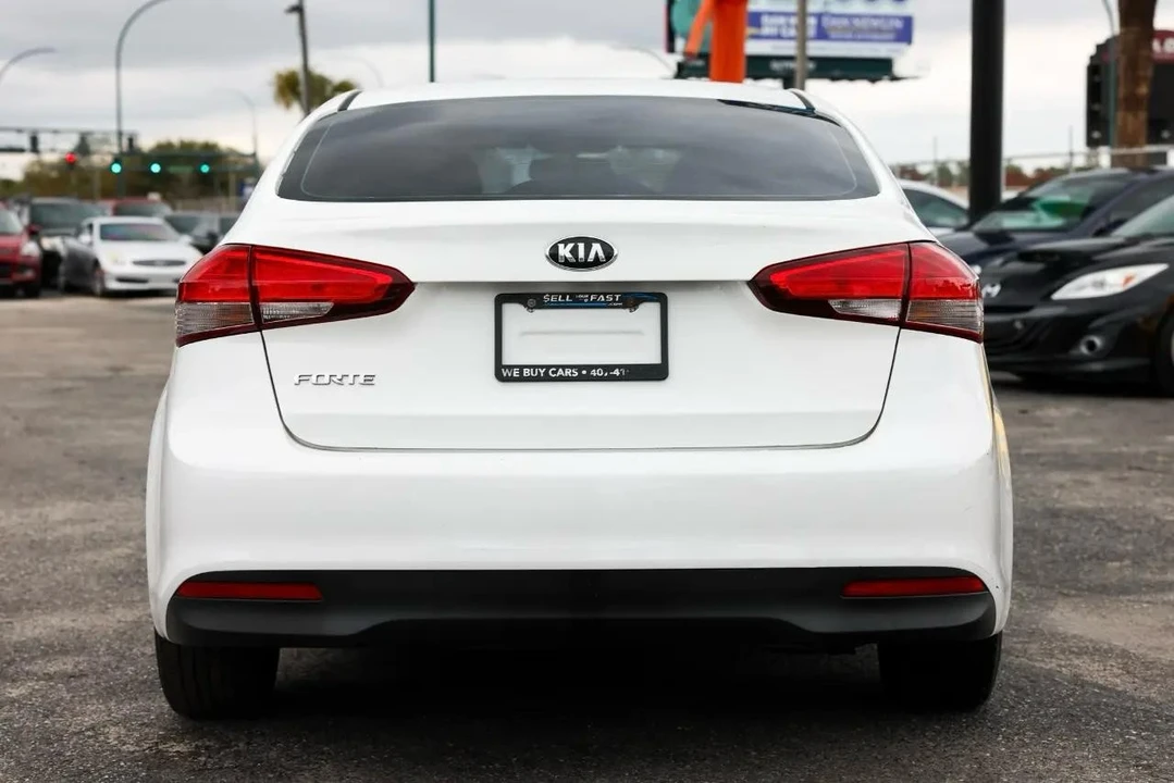 2017 Kia Forte - Image 7 of 21