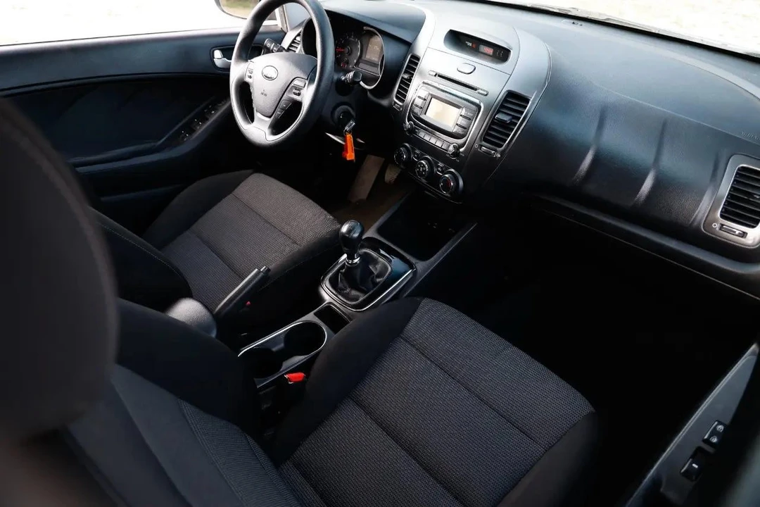 2017 Kia Forte - Image 18 of 21