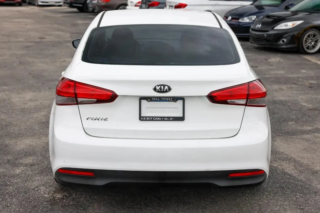 2017 Kia Forte - Image 9 of 21