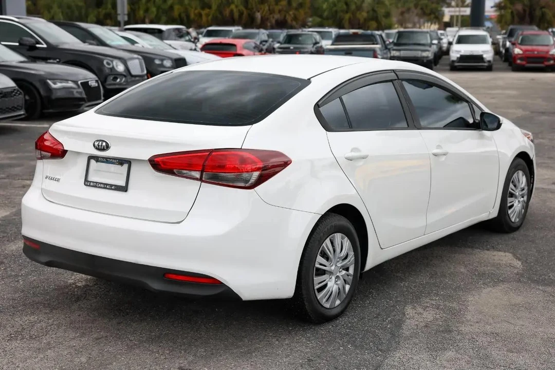 2017 Kia Forte - Image 11 of 21