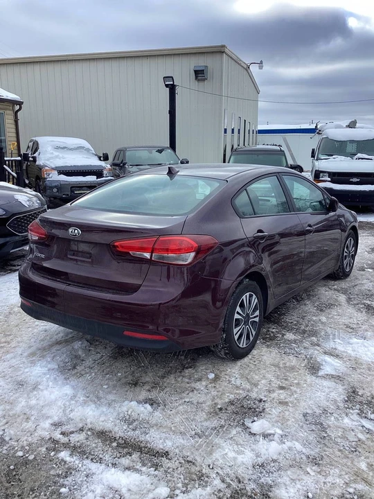 2017 Kia Forte - Image 10 of 19