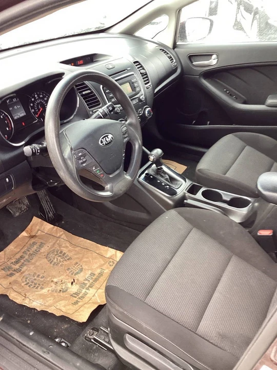 2017 Kia Forte - Image 13 of 19