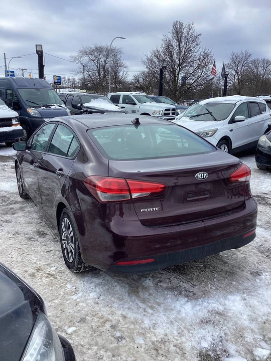 2017 Kia Forte - Image 4 of 19