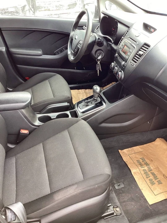 2017 Kia Forte - Image 11 of 19