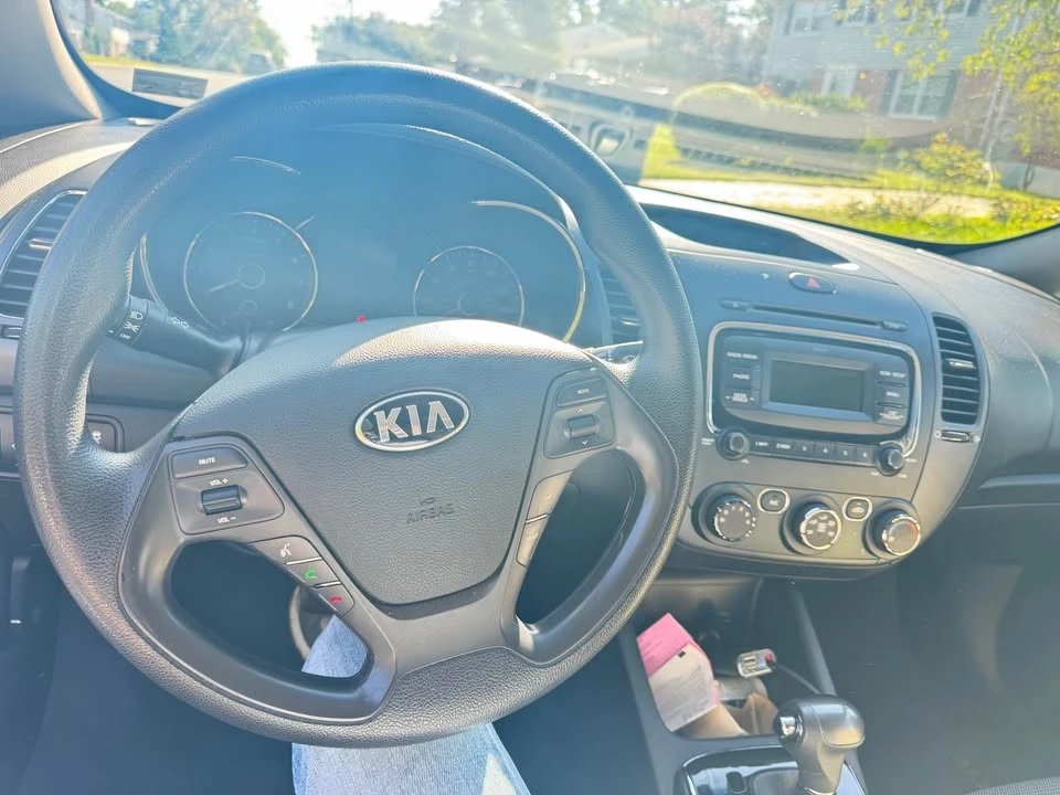 2017 Kia Forte - Image 5 of 7