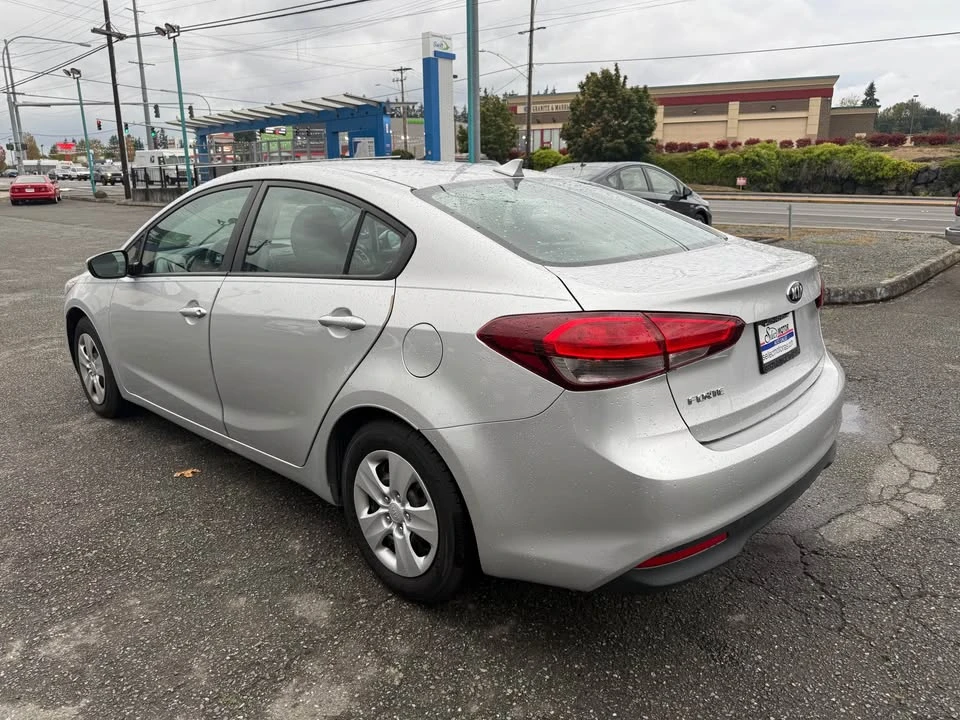 2017 Kia Forte - Image 2 of 14