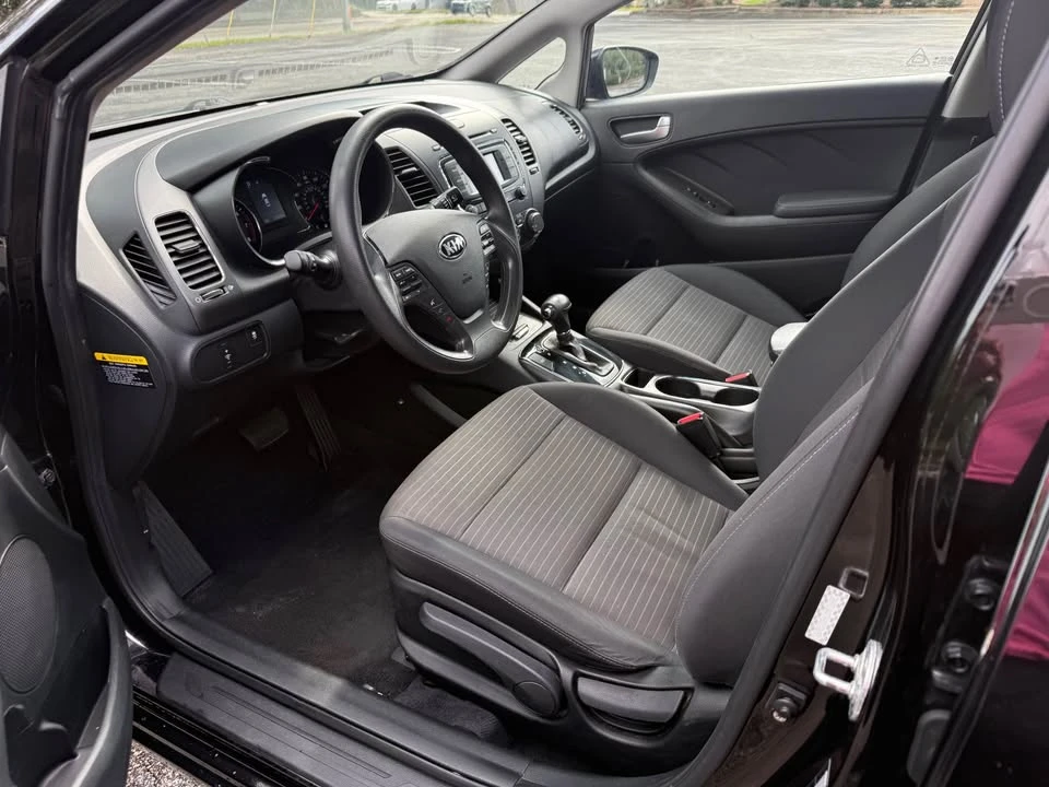 2017 Kia Forte - Image 9 of 14