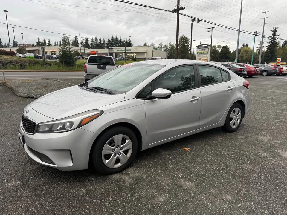2017 Kia Forte - Image 4 of 14