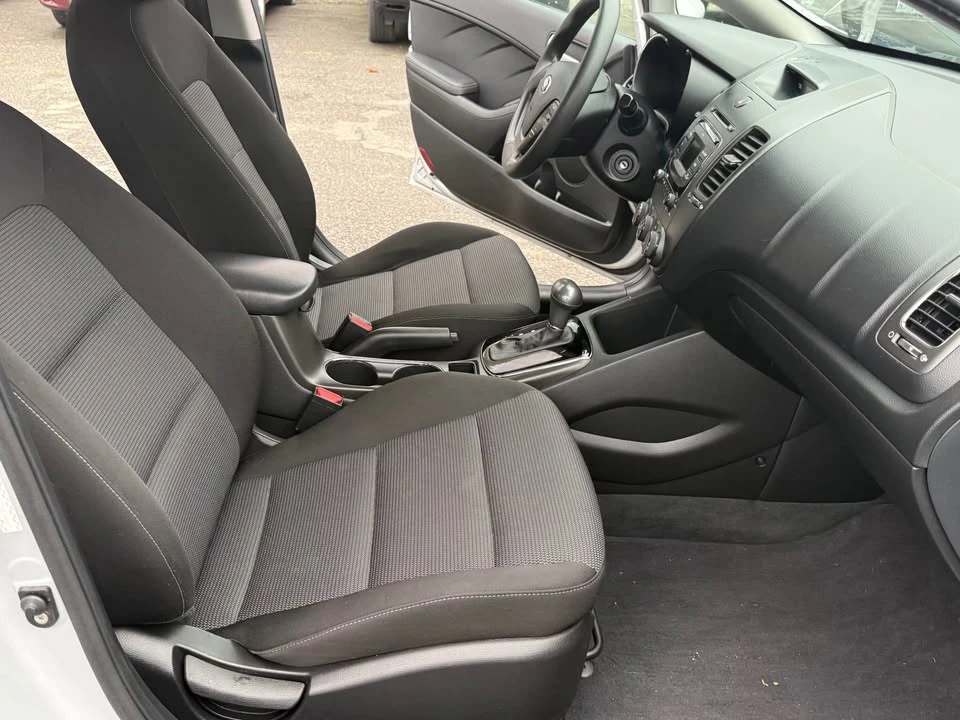 2017 Kia Forte - Image 11 of 14