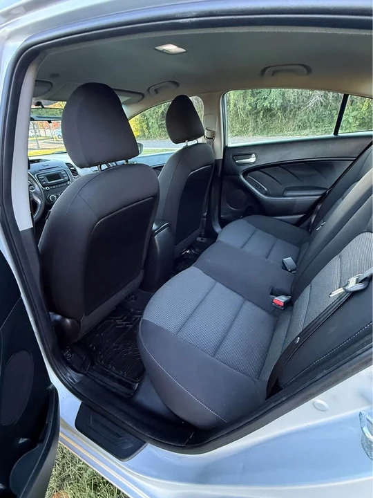 2017 Kia Forte - Image 10 of 13