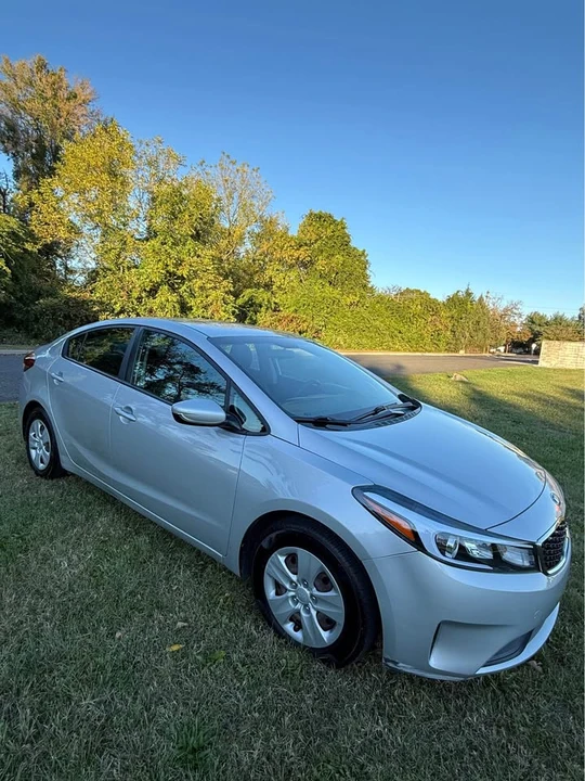 2017 Kia Forte - Image 2 of 13