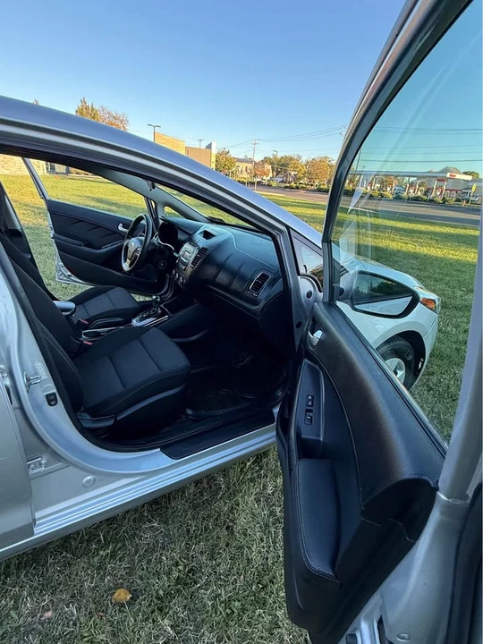2017 Kia Forte - Image 8 of 13