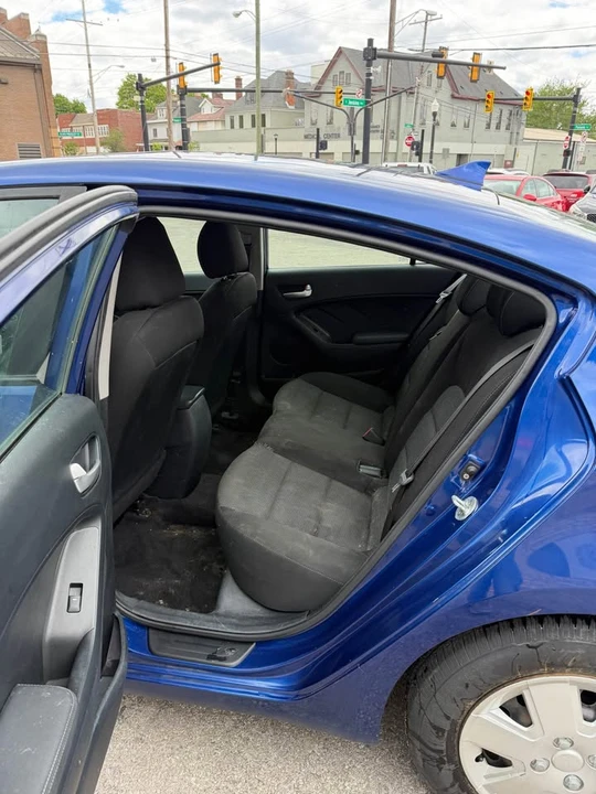 2017 Kia Forte - Image 11 of 16
