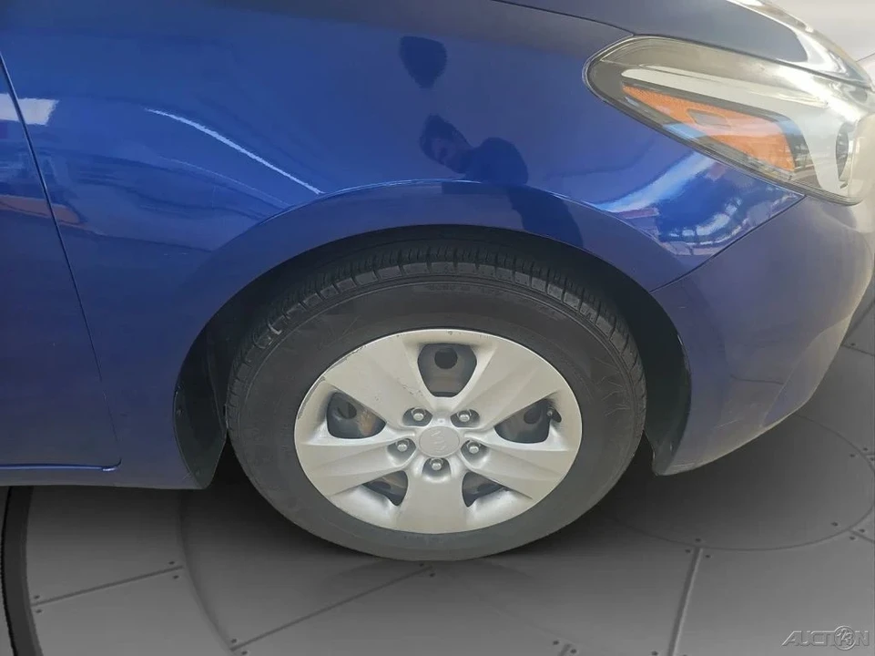 2017 Kia Forte - Image 19 of 21