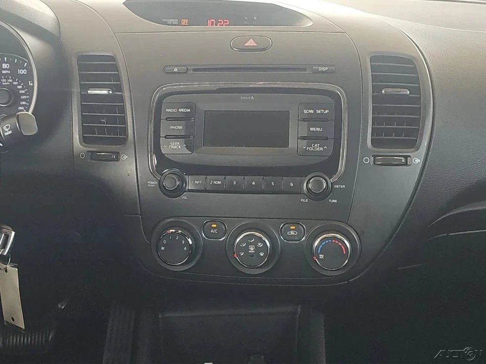 2017 Kia Forte - Image 17 of 21