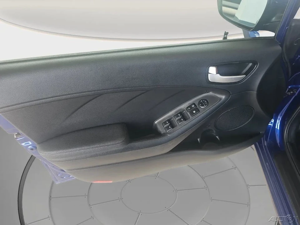 2017 Kia Forte - Image 13 of 21
