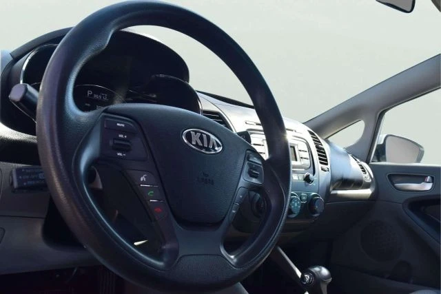 2017 Kia Forte - Image 16 of 21