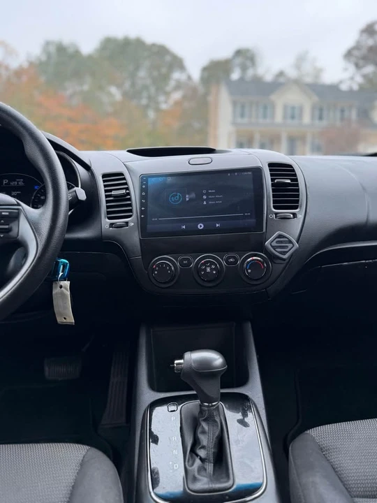 2017 Kia Forte - Image 17 of 19