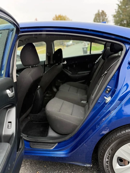 2017 Kia Forte - Image 10 of 19