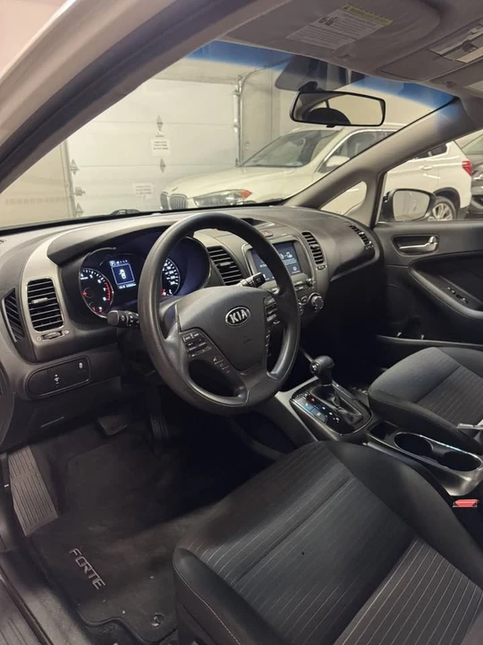 2017 Kia Forte - Image 10 of 14