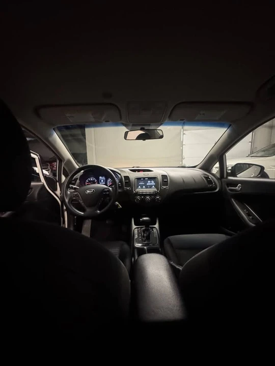 2017 Kia Forte - Image 8 of 14