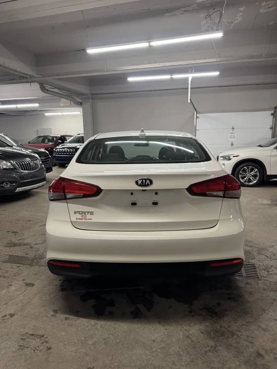 2017 Kia Forte - Image 5 of 14