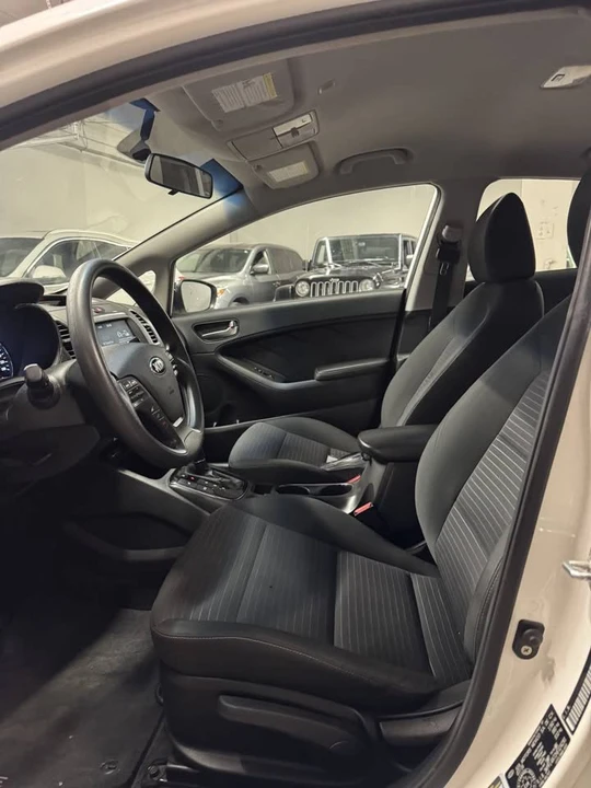 2017 Kia Forte - Image 9 of 14