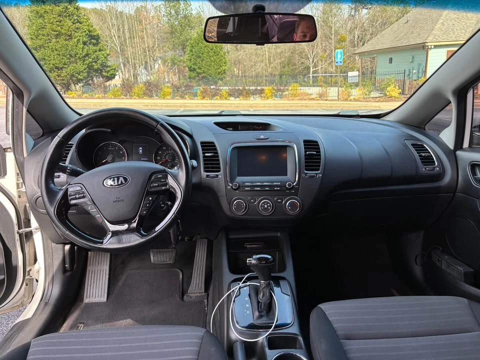 2017 Kia Forte - Image 6 of 10