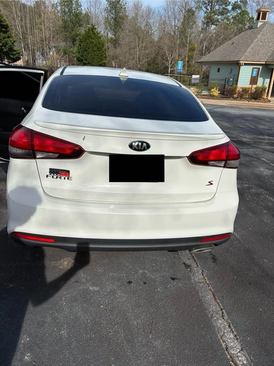 2017 Kia Forte - Image 4 of 10