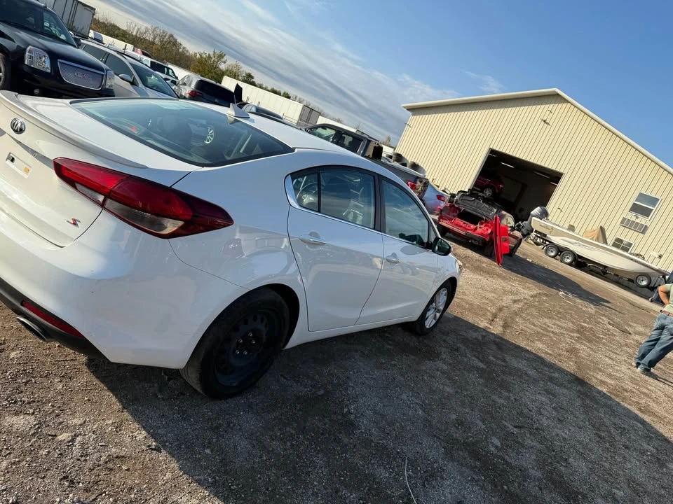 2017 Kia Forte - Image 5 of 7